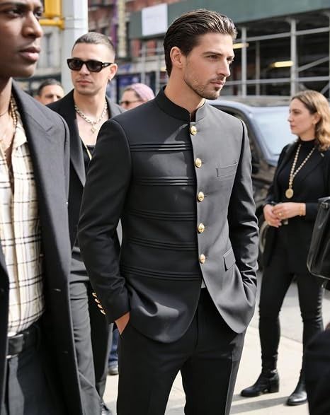 Black Mandarin Collar Suit Jacket With Gold Buttons imagen 1