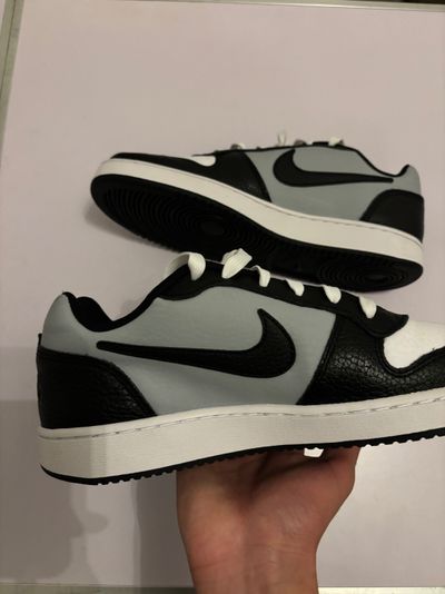 Nike Low-Top Sneakers