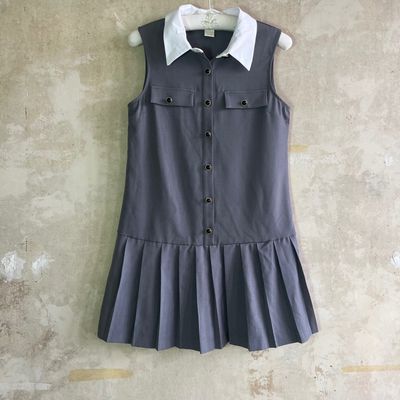 Sleeveless Dress With White Collar