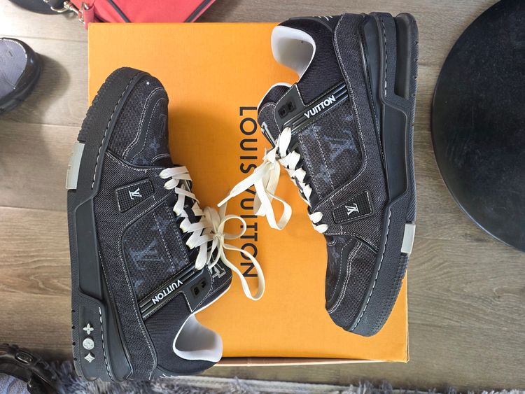 Louis Vuitton Black Sneakers. LV10 