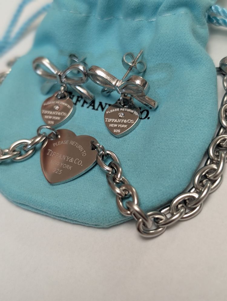 Silver Bow Earrings And Heart Tag Bracelet Set obraz 2