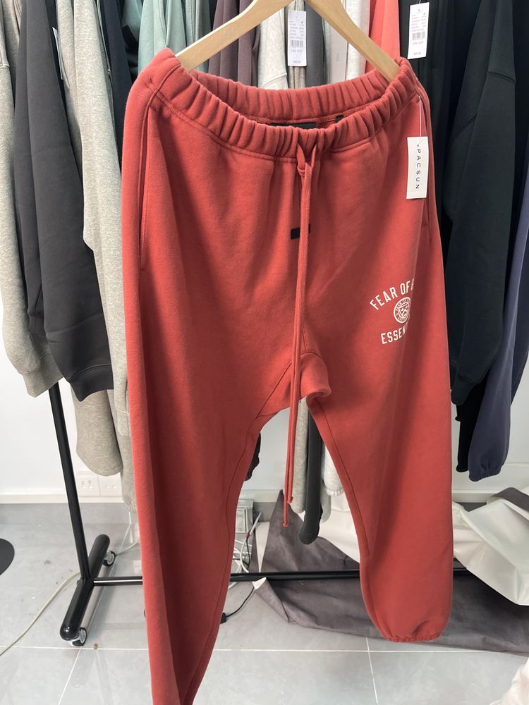 Immagine di Red Sweatpants 1