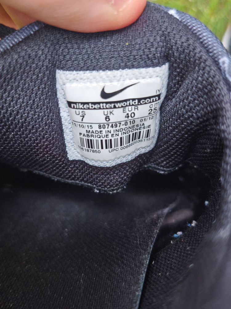 Nike Black Sneakers With White Sole And Print image 6