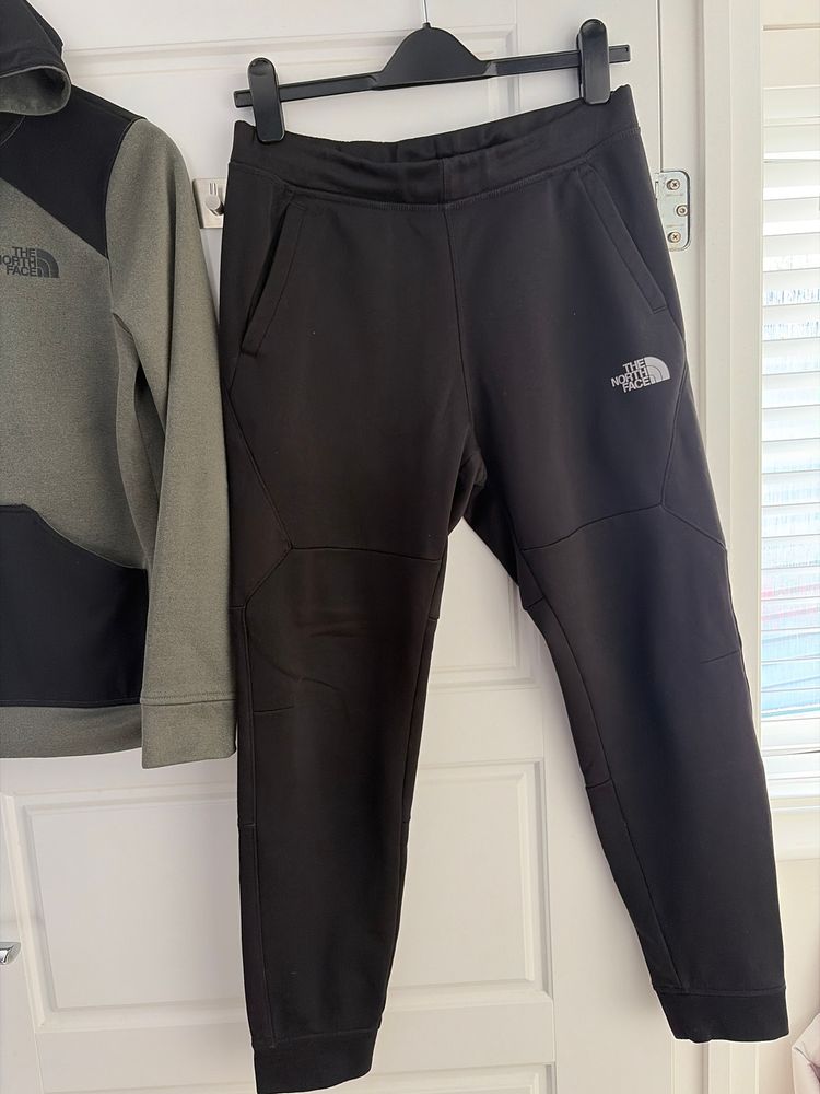 Immagine di The North Face Hoodie And Joggers Set kids XL 3