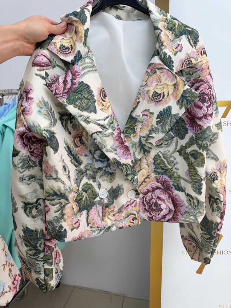 Floral Patterned Cropped Jacket w rozmiarze uniwersalnym 