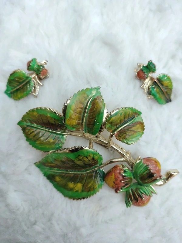 Leaf And Berry Brooch And Clip-On Earrings Set image 1