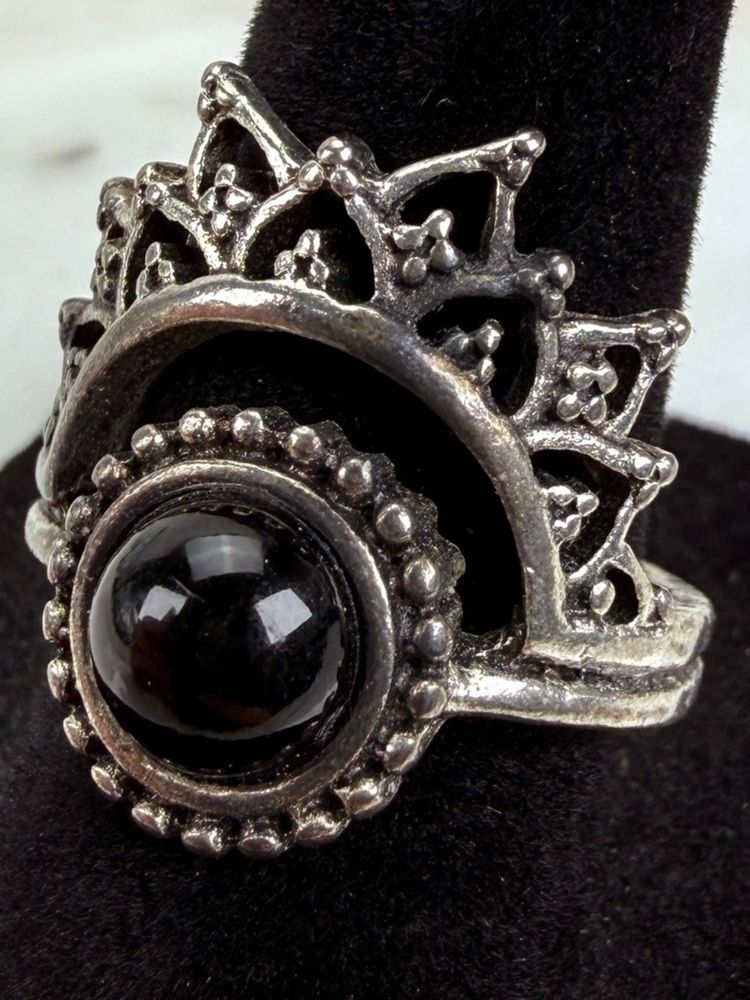 Silver-Tone Ring With Black Stone imagen 1