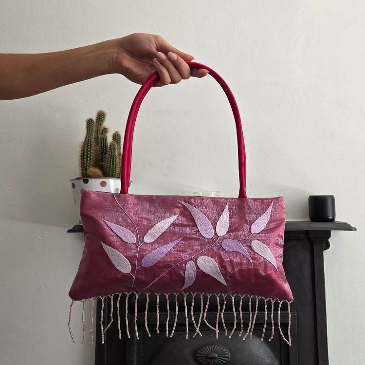 y2k silk BNWT pink handbag with leaf embroidery and fringe
