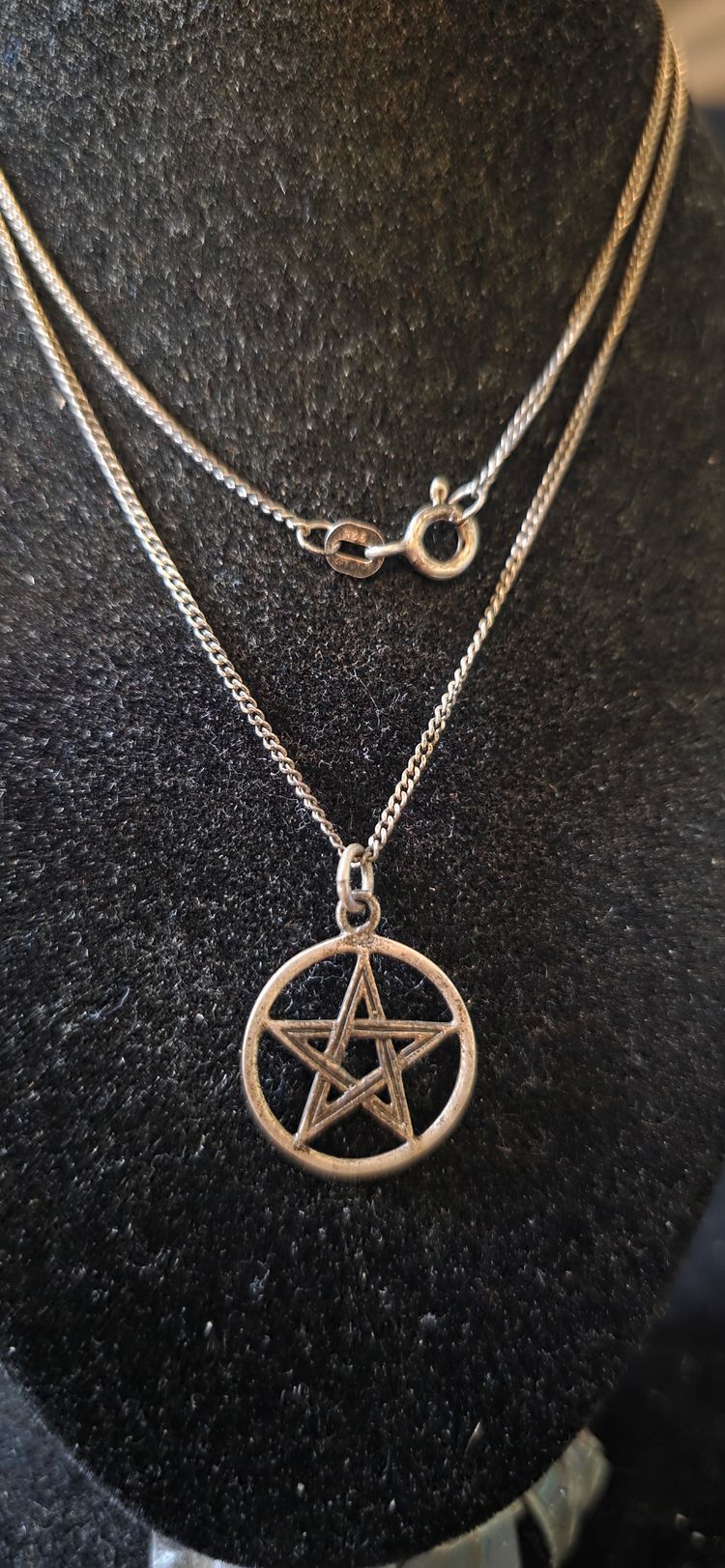 £20). 925 sterling Silver Pentagram Pendant Necklace
