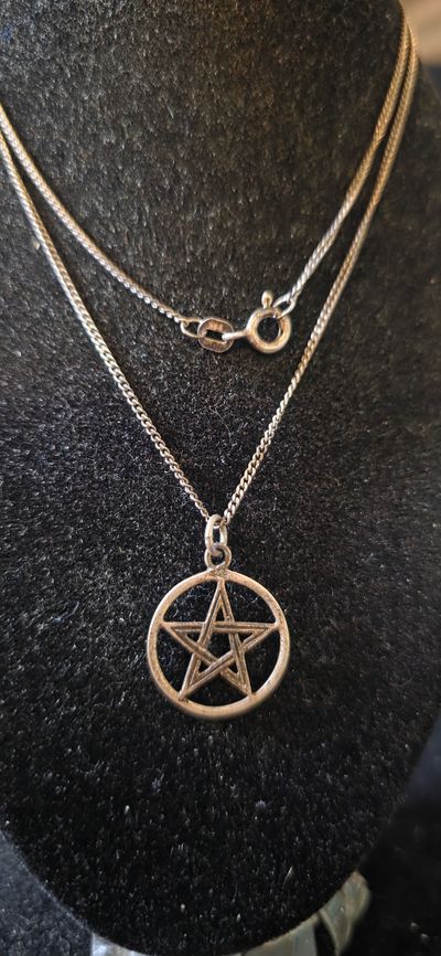 £20). 925 sterling Silver Pentagram Pendant Necklace