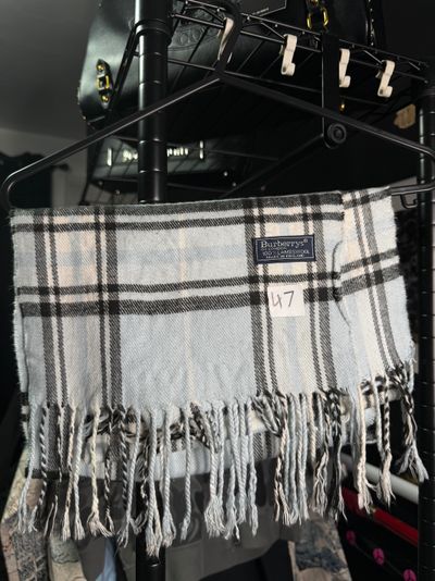 #47 £200RRP baby Blue Vintage Burberrys Scarf Lambswool