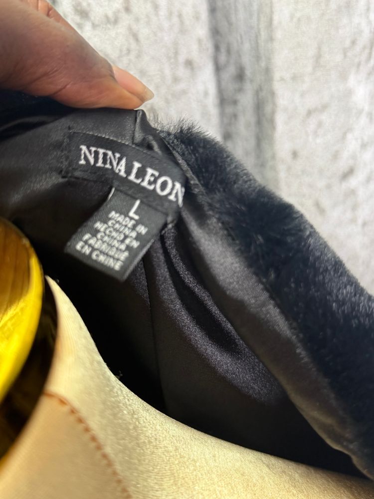 Immagine di Nina Leonard Black Fur Capelet 2