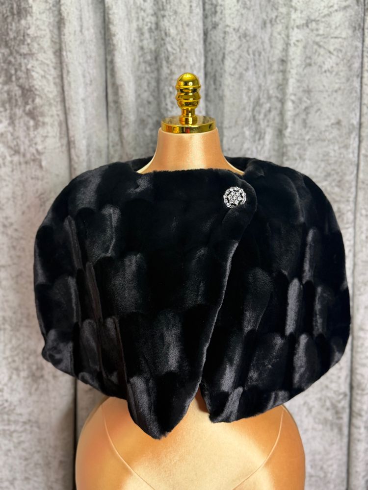 Nina Leonard Black Fur Capelet obraz 1