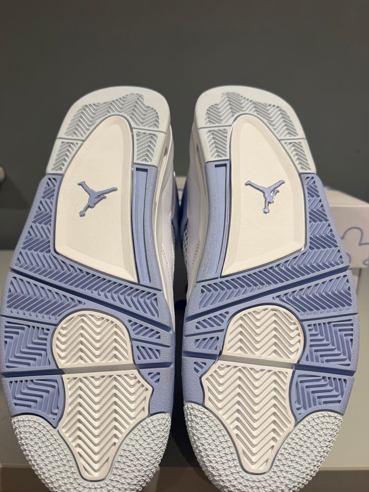 Jordan 4 Retro Forget Me Not UK 9.5 image 4