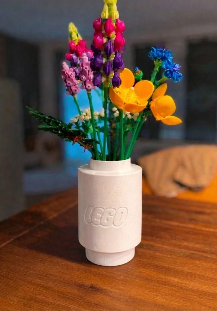 White vase for lego flowers