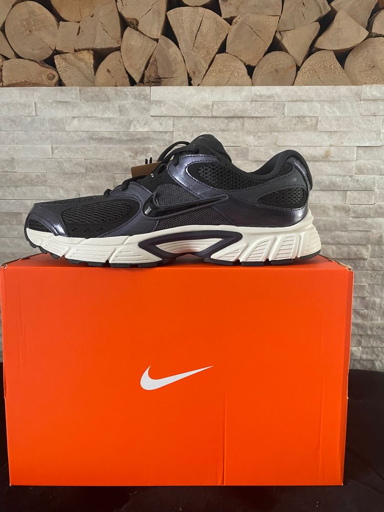 Nike V5  RNR Black And White Running Shoes