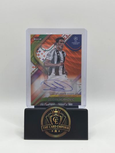 Dusan Vlahovic (Juventus) 19/25 Autographed Card Topps Finest 2024-2025