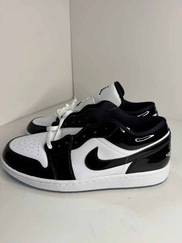 Baskets Jordan sneakers montantes cuir verni broderie wings au talon blanc et noir Homme taille 47,5 image 1
