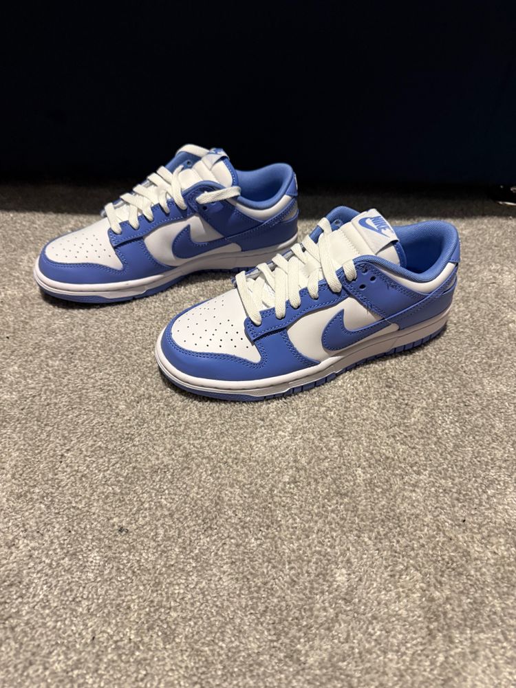 Blue And White Low-Top Sneakers obraz 1