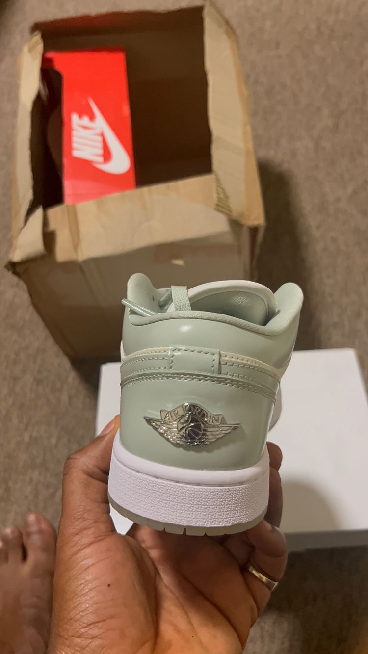 WMNS Air Jordan 1 Low SE
