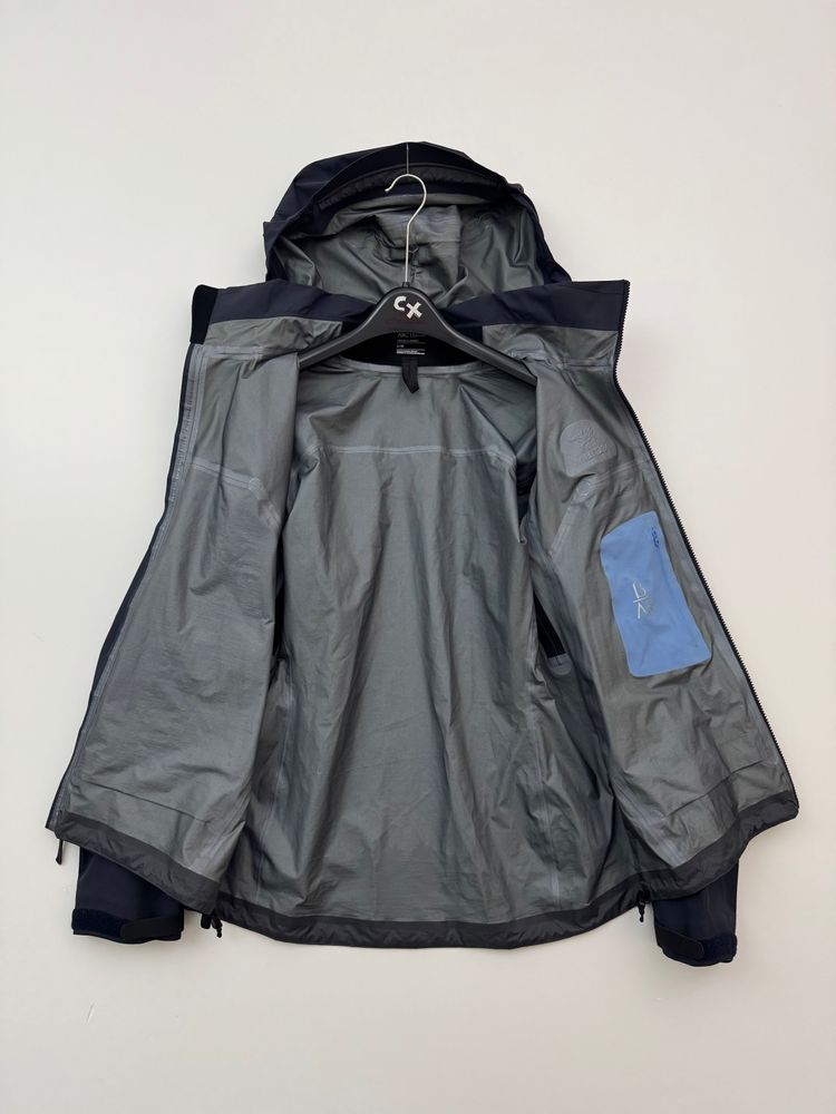 Arc'teryx Beta AR Jacket Women's L Large Blue Gore-Tex Pro Shell RECCO 9