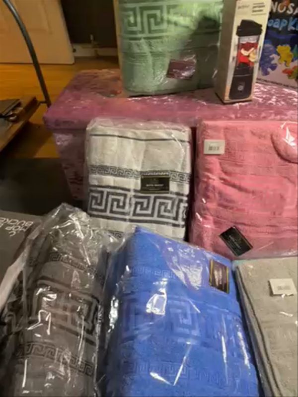 Live Kidswear & Toys auction: Sale by thepartyshop25