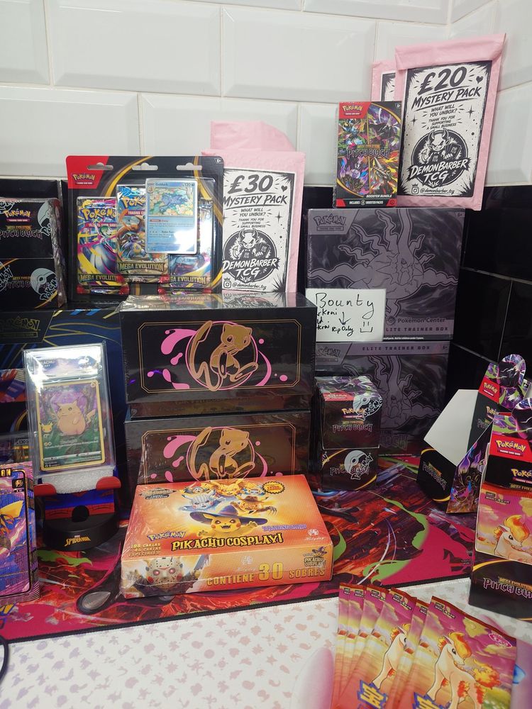 Asta in diretta Carte collezionabili: Ripping The Mew Box Tonight If 15+ Viewers // Pikachu Cosplay Cards Also Don't Miss Out //.Bounty Live On Pitch Black  di demonbarbertcg
