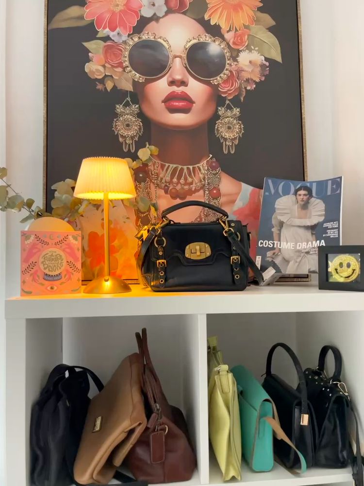 Live Womenswear auction: Bags galore y2k vintage leather by bagsinabundance5