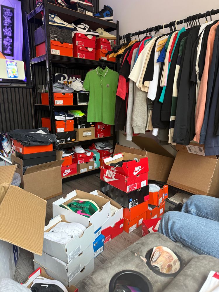 Live auction: £1nr af1,90s,samba,jordans,yeezys,nike sets by xclusivefashion
