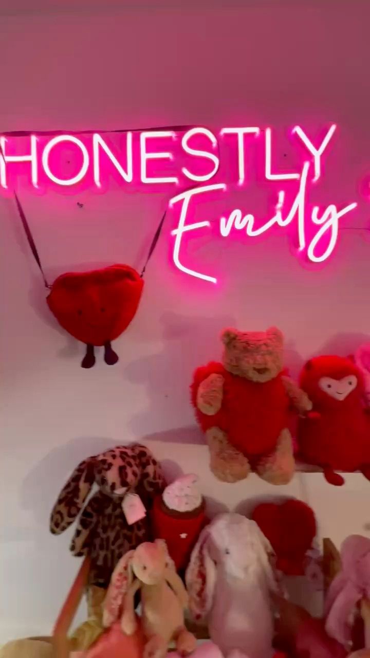 Live Zara auction: ❤️🌹Valentines JELLYCATS! 🌹❤️ giveaways, bargain buy it now! Treat your loved ones to a Jelly! by honestlyemilyz