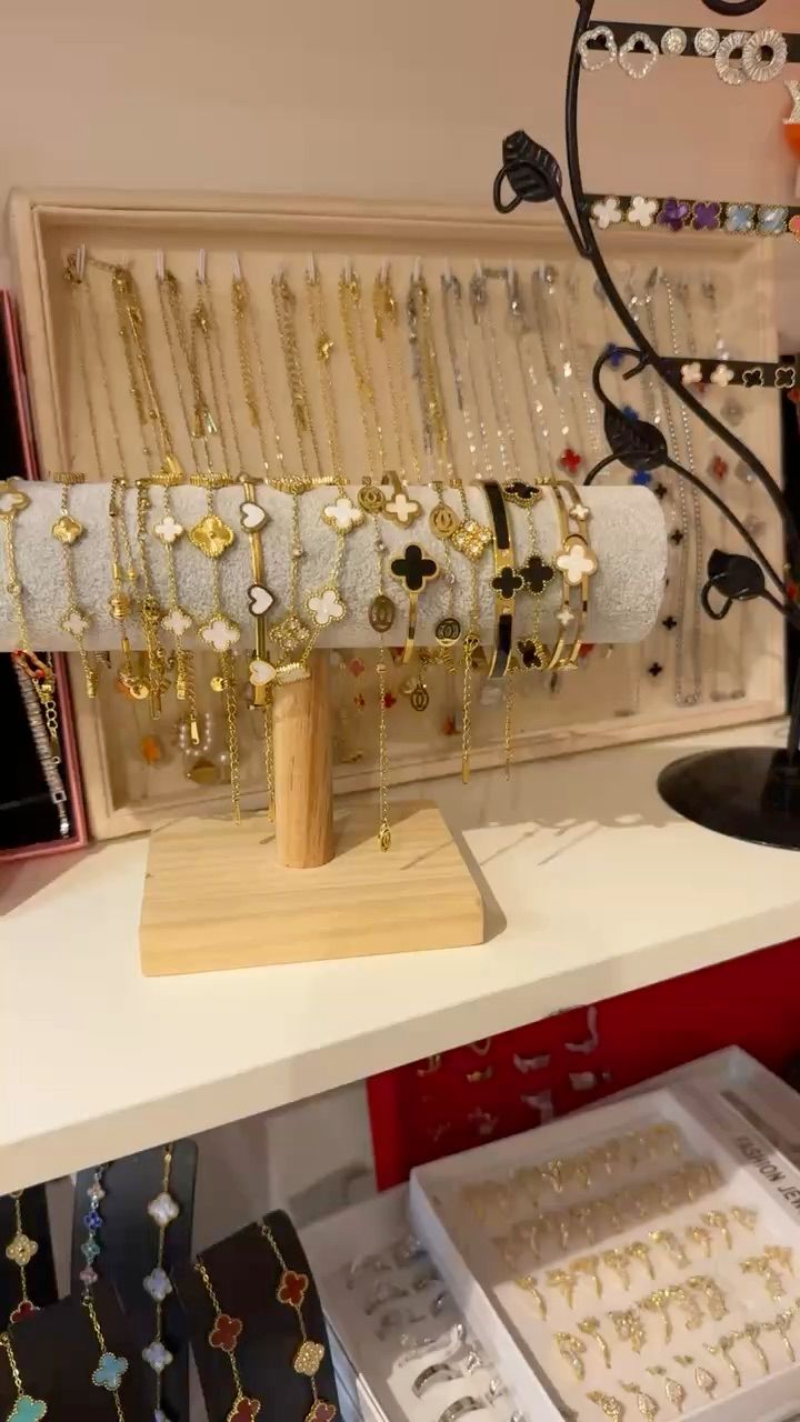Live auction: Boujee jewellery by boujeejewellery