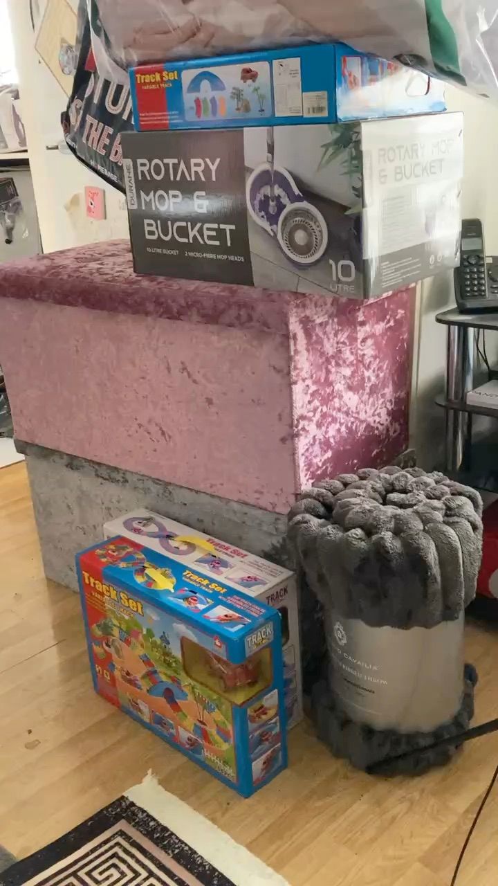 Live auction: £1 sale with free mint package by thepartyshop25