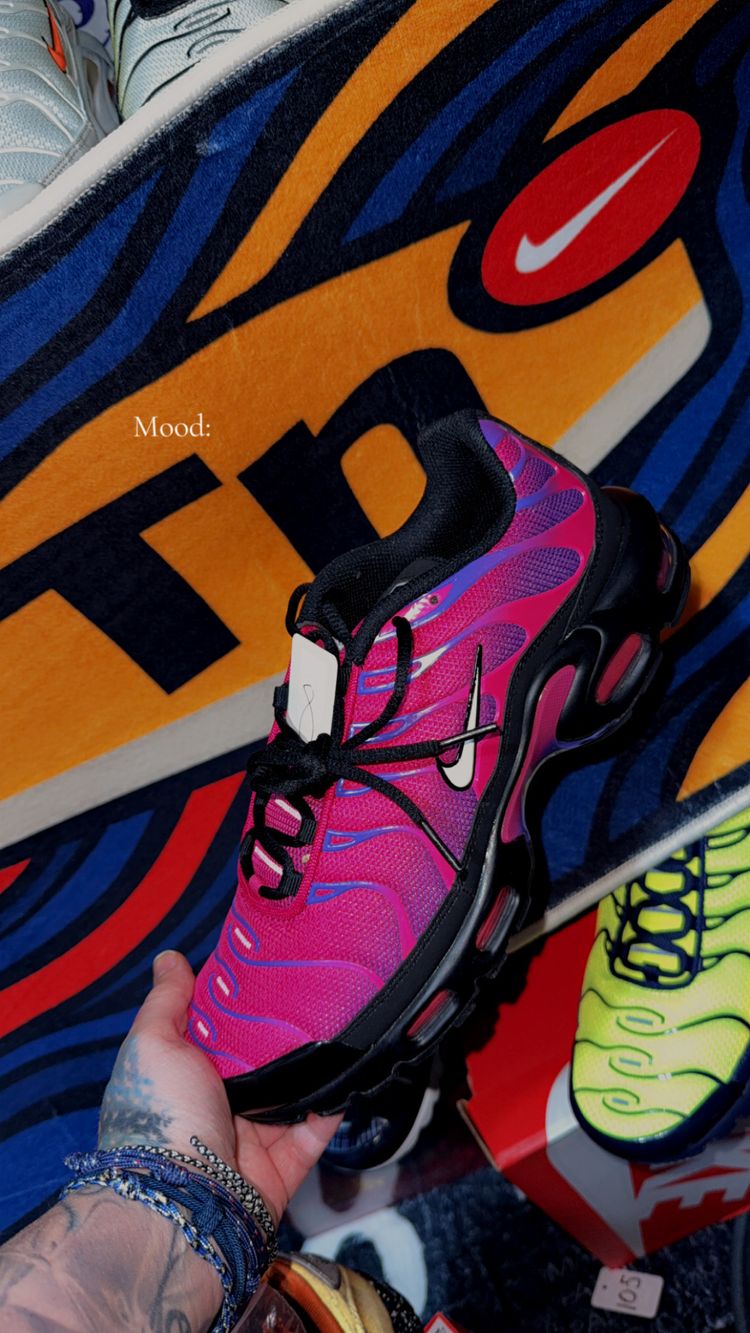 Live auction: 100+ NEW & PRE LOVED SNEAKS + LOW SET PRICES😮‍💨💚🖤 by rewearuk