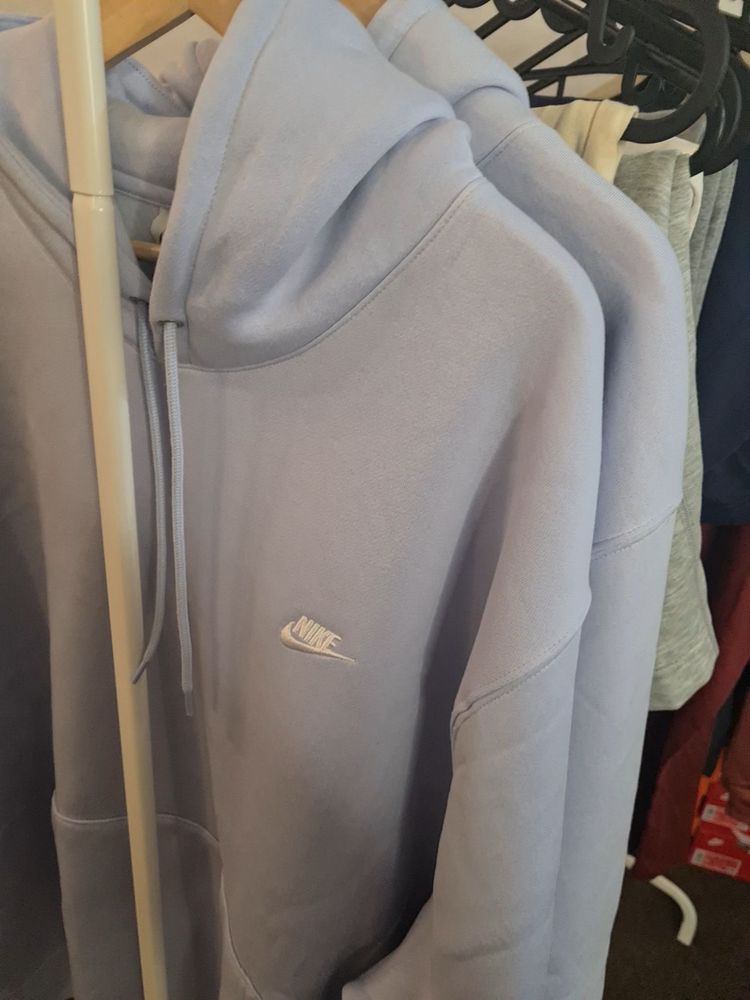 Live auction: Big and tall mens and womens wear, all Nike by vish2244