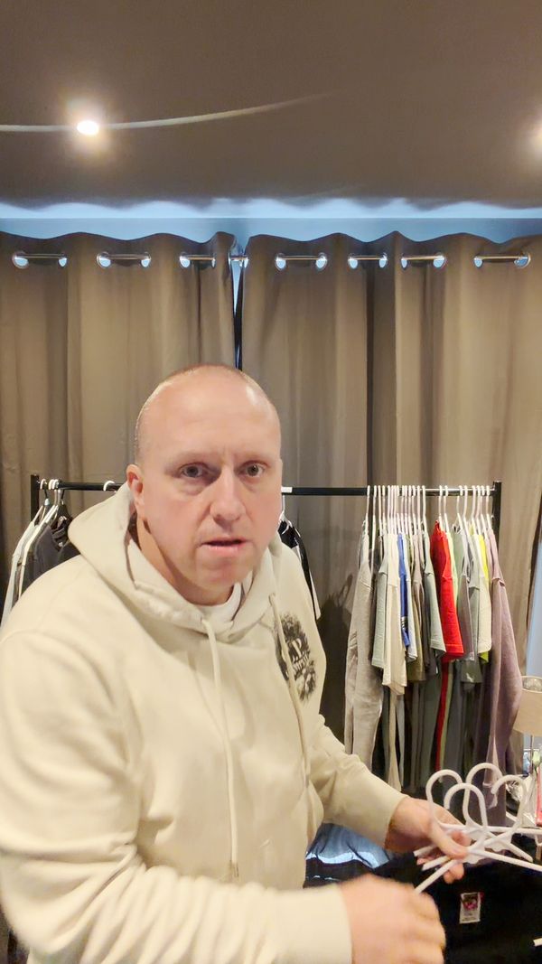 Asta in diretta Abbigliamento uomo: Friday night di belowretailuk