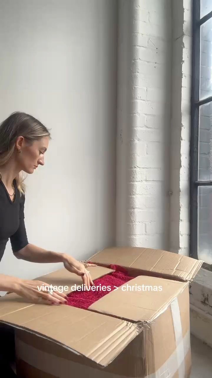 Live Vintage auction: STUDIO SALE 💸 Y2K  STARTING FROM £1 by christies_