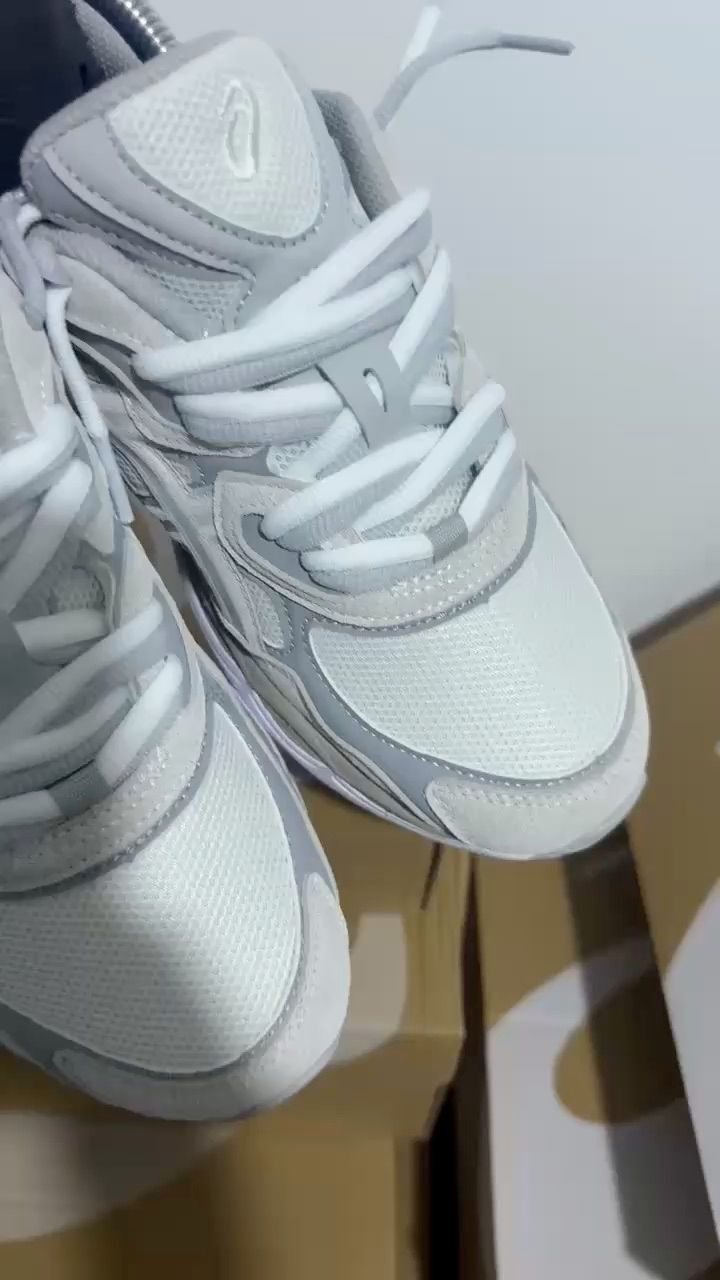 Live Sneakers auction: PRSVE KICKS ASICS GEl NYC & NIKE P6000 by prsvekicks