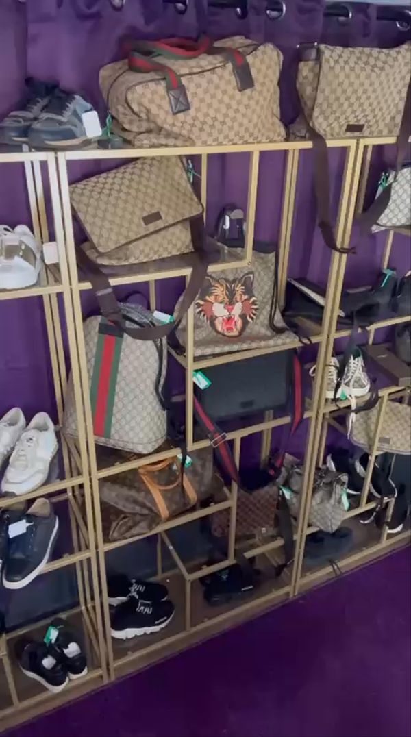 Live Gucci auction: BURBERRY COATS, STONE ISLAND, DESIGNER STEALS! by throwbackfashion