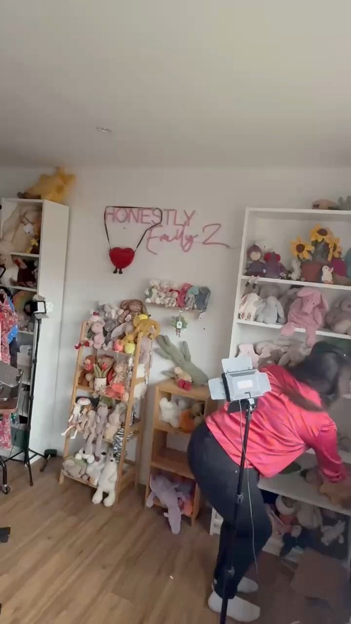 Live Casual auction: 🎉 👀 Mother’s day Jellycat Live! 👀🎉 come see what jellycats iv got! by honestlyemilyz