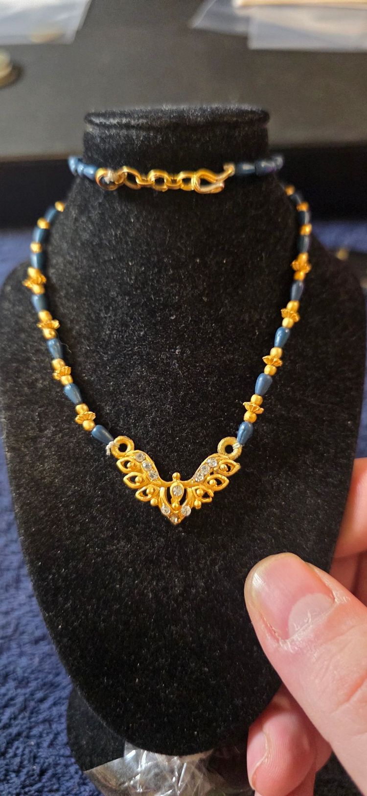 Asta dal vivo: JEWELLERY AUCTION PLEASE TELL EVERYONE  di treasureboxuk