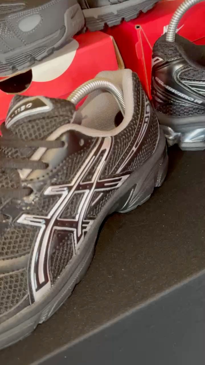 Asta in diretta Sneakers: £1NR Nike P6000, ASICS Plus More! di outlet_direct