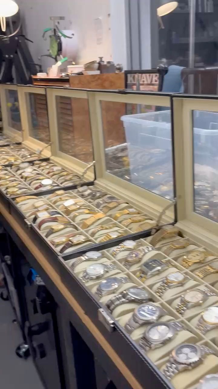 Asta dal vivo: Vintage watches and jewellery! di skylinejewellery