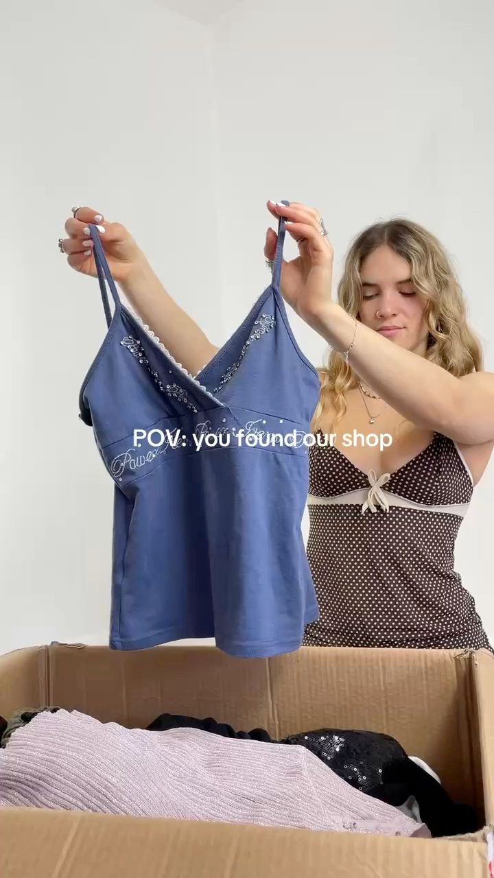 Live Womenswear auction: Unseen Italian vintage unboxing 💌+ Sale £5 items! And GIVEAWAY 🍓🍓 by ciaobellashop