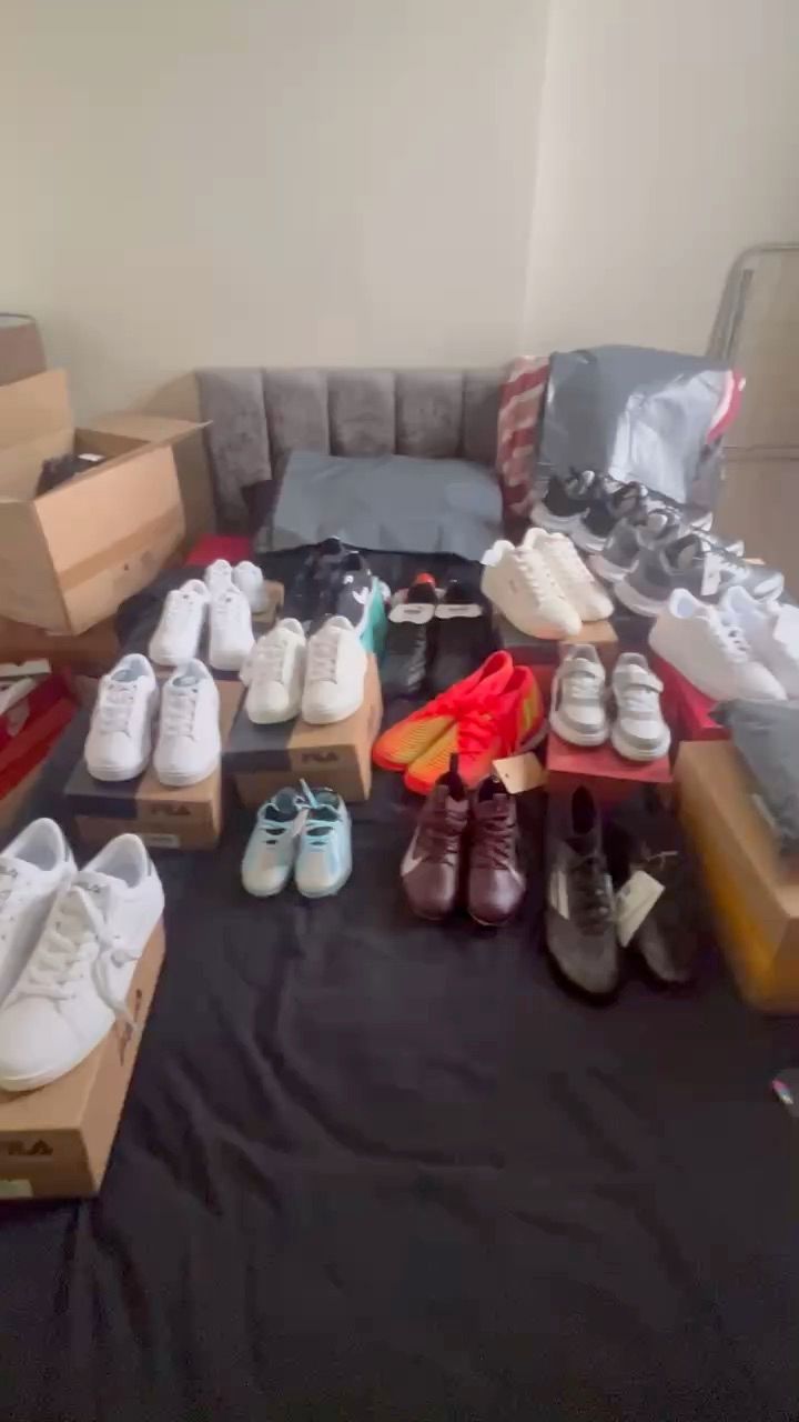 Live Sneakers auction: First Show! Let’s make it a good one 🤞🏻 by katsta