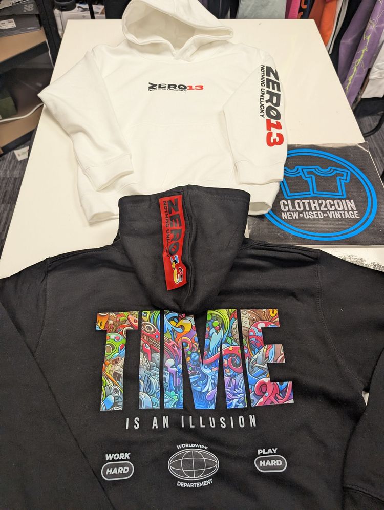 Live auction: 😜🤟🏻We're back🤟🏻😜Sizes xs to 5xl💪🏻2000 pieces in stock👕You're bound to find something🩳👟 by cloth2coin