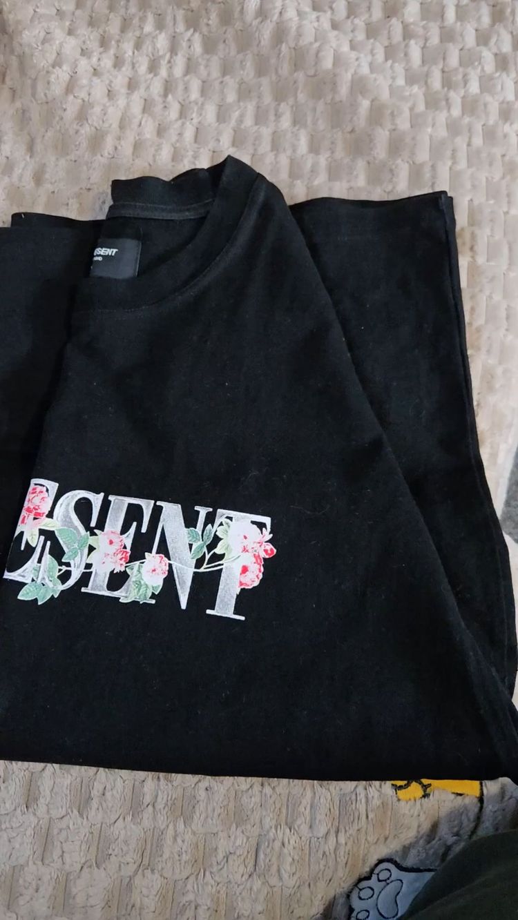 Live Menswear auction: Easy Feiday by surethreadz