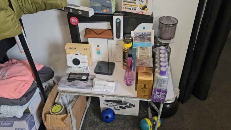 Live Sneakers auction: BNWT & Pre-Loved, Tech & Gadgets by treasure129