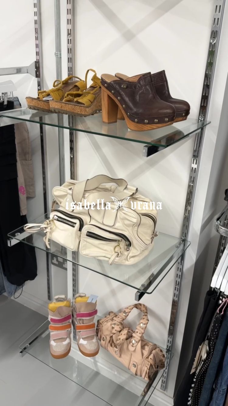 Live auction: WINTER DROP  by isabellavrana