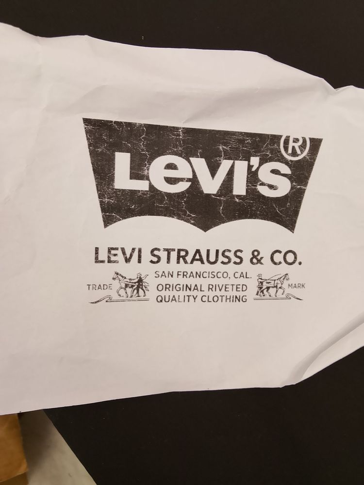 Live auction: Levi's  by 12pica