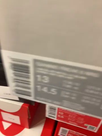 Live auction: £1 Low Reserve by crepsndiscounts